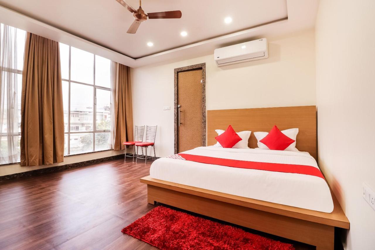 Oyo 61050 S S K Continental Hotel Juhi Bari Esterno foto