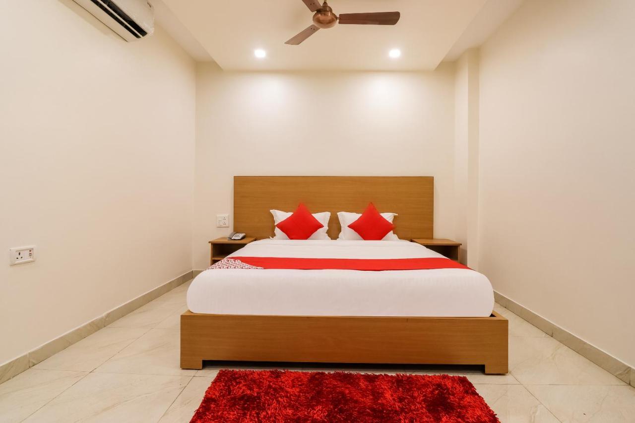 Oyo 61050 S S K Continental Hotel Juhi Bari Esterno foto