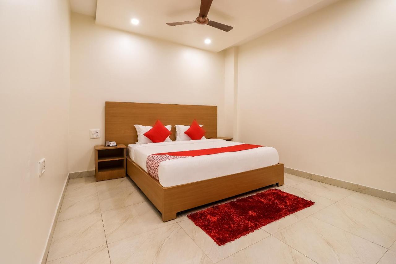 Oyo 61050 S S K Continental Hotel Juhi Bari Esterno foto