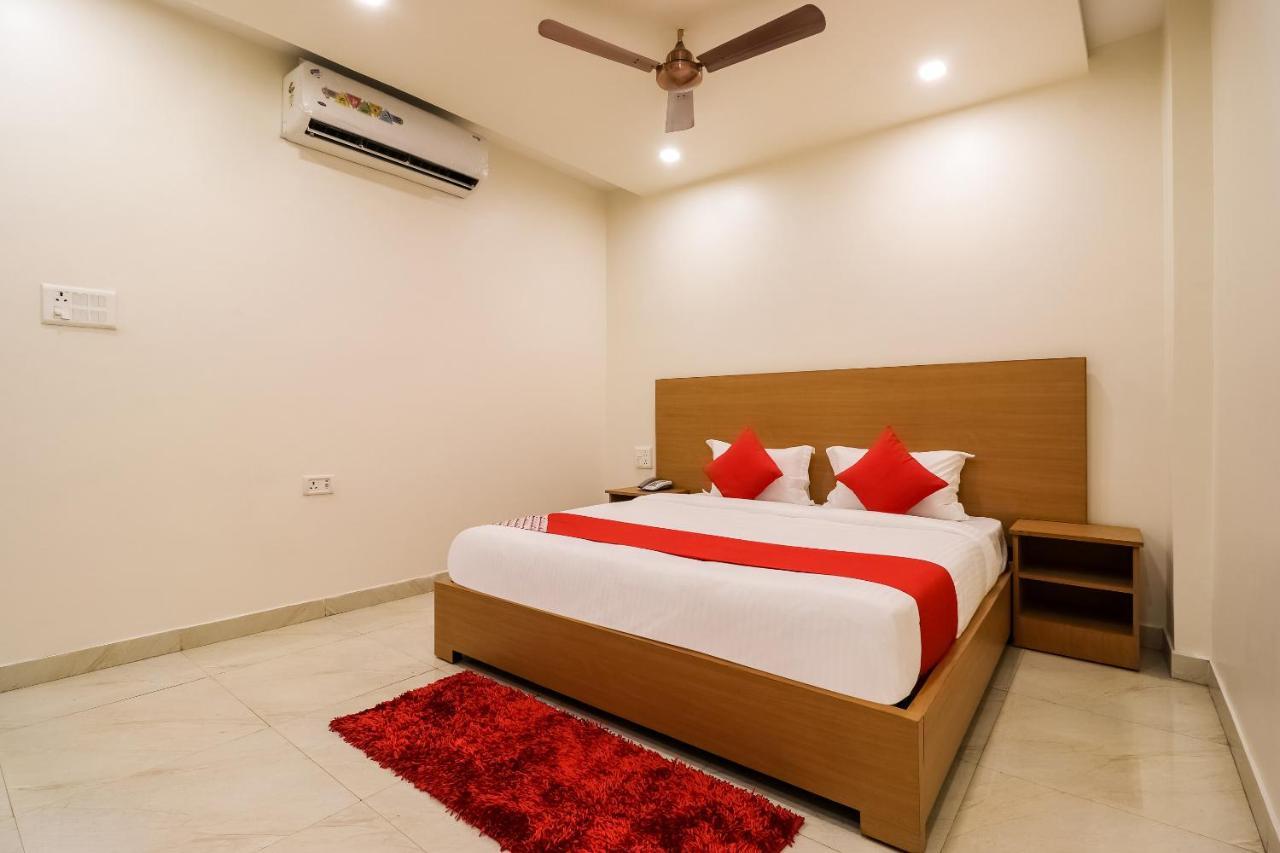 Oyo 61050 S S K Continental Hotel Juhi Bari Esterno foto