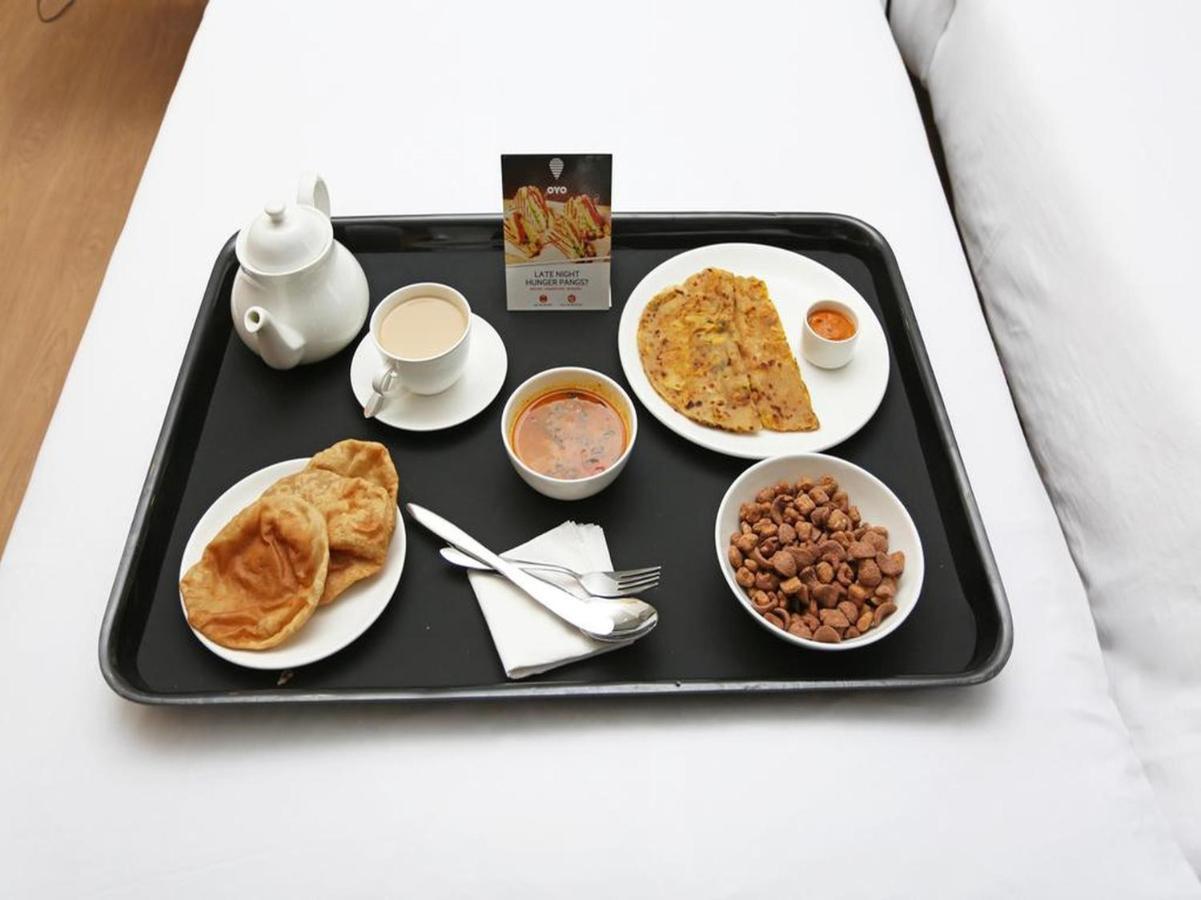 Oyo 61050 S S K Continental Hotel Juhi Bari Esterno foto